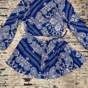 H&M Blue and White Patterned Top